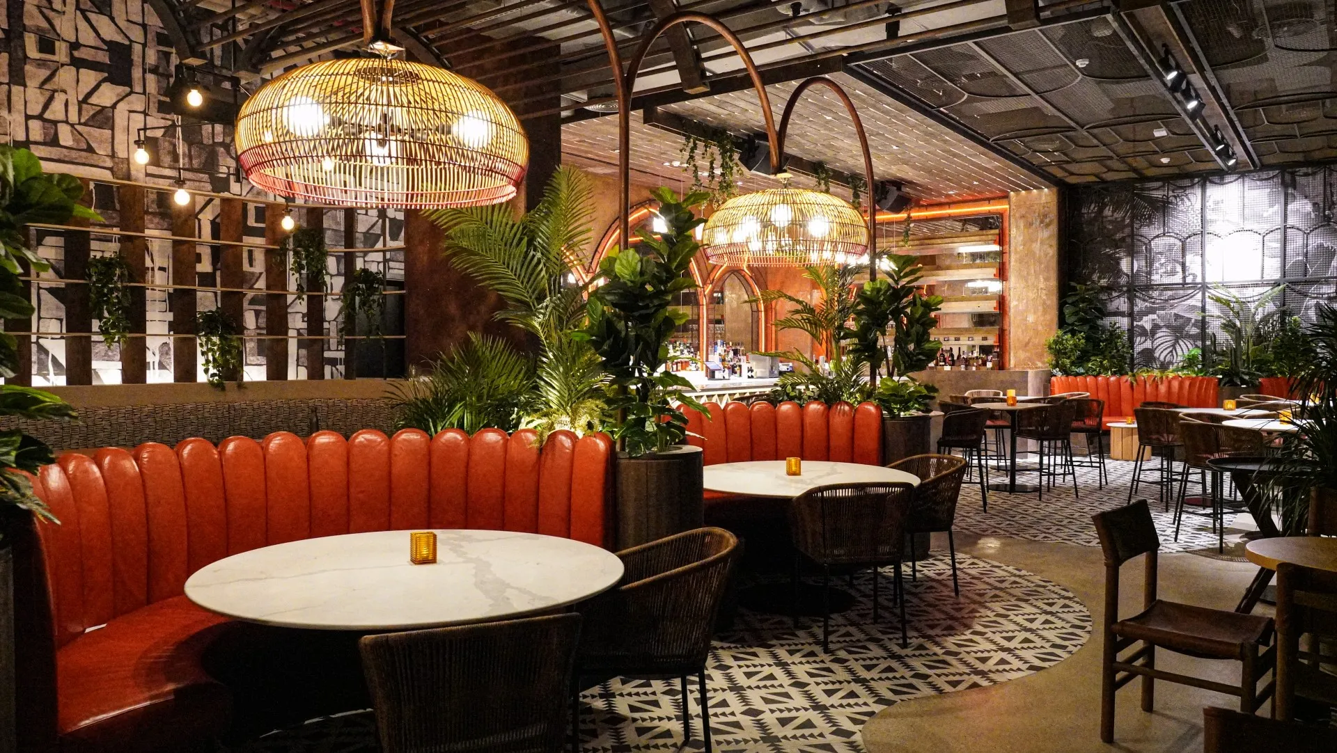 Restaurant Interior Design: Lighting, Acoustics, and Ambiance for the Perfect Dining Environment